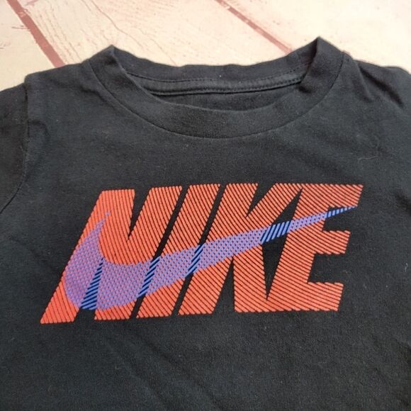 Nike shirt 2T - Picture 2 of 3